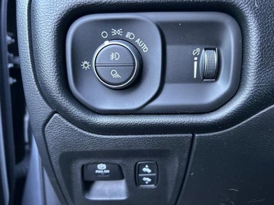 2022 RAM 1500 Big Horn 4x4 Crew Cab 5'7" Box 4WD