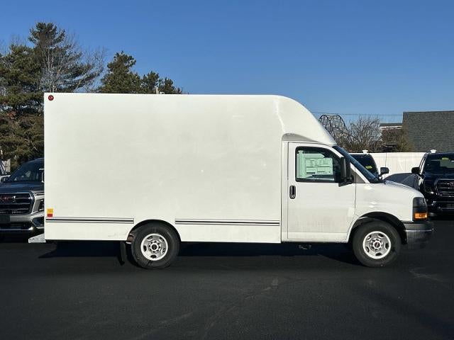 2025 GMC Savana Cutaway 3500 Base