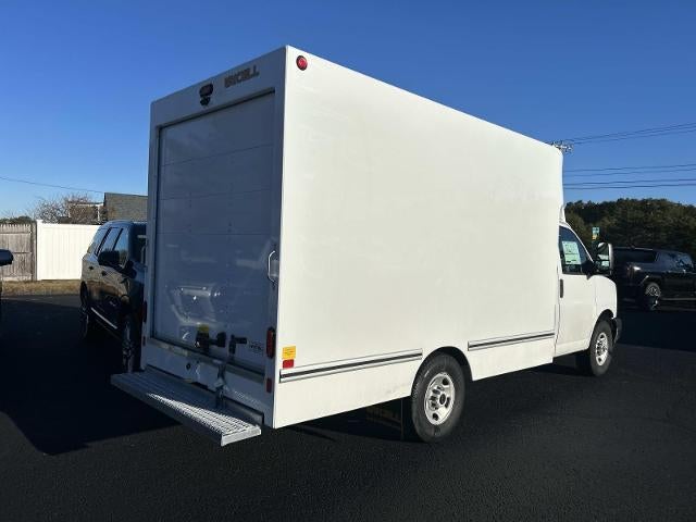 2025 GMC Savana Cutaway 3500 Base