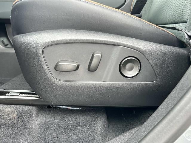 2026 GMC Acadia AWD AT4