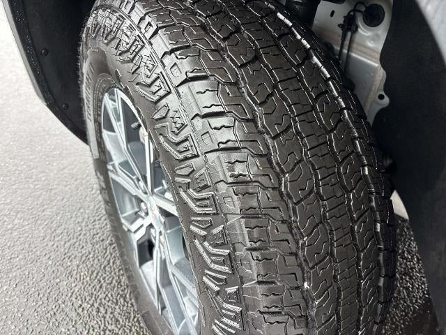 2025 GMC Acadia AWD AT4