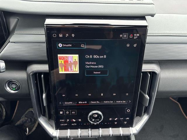 2025 GMC Acadia AWD AT4