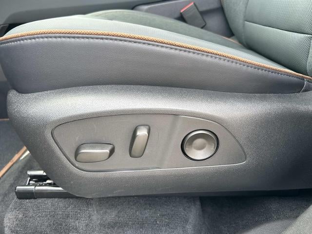 2025 GMC Acadia AWD AT4