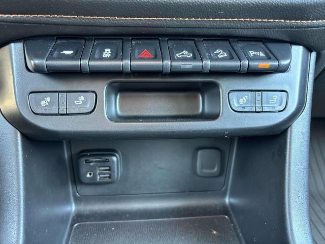 2022 GMC Canyon 4WD AT4 w/Leather