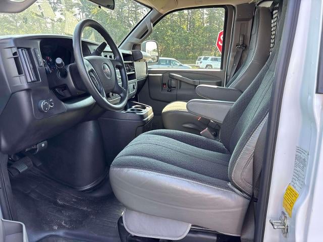 2025 GMC Savana Cargo Base